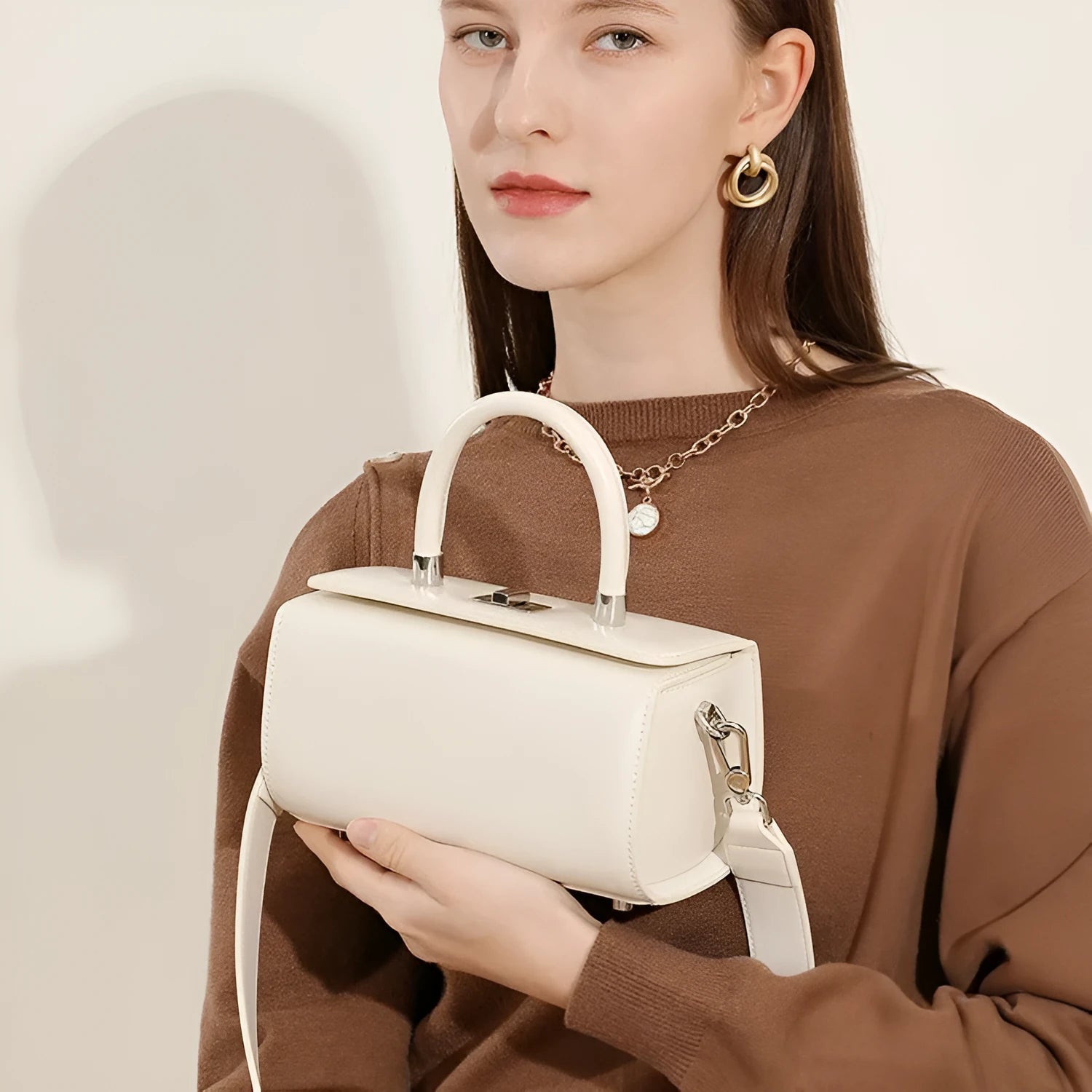 New leather one-shoulder crossbody women's bag in cowhide with clamshell box shape, available in four colours