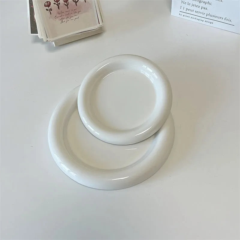 White porcelain plate with bear doodle design in round shape showing 15cm and 20cm size options
