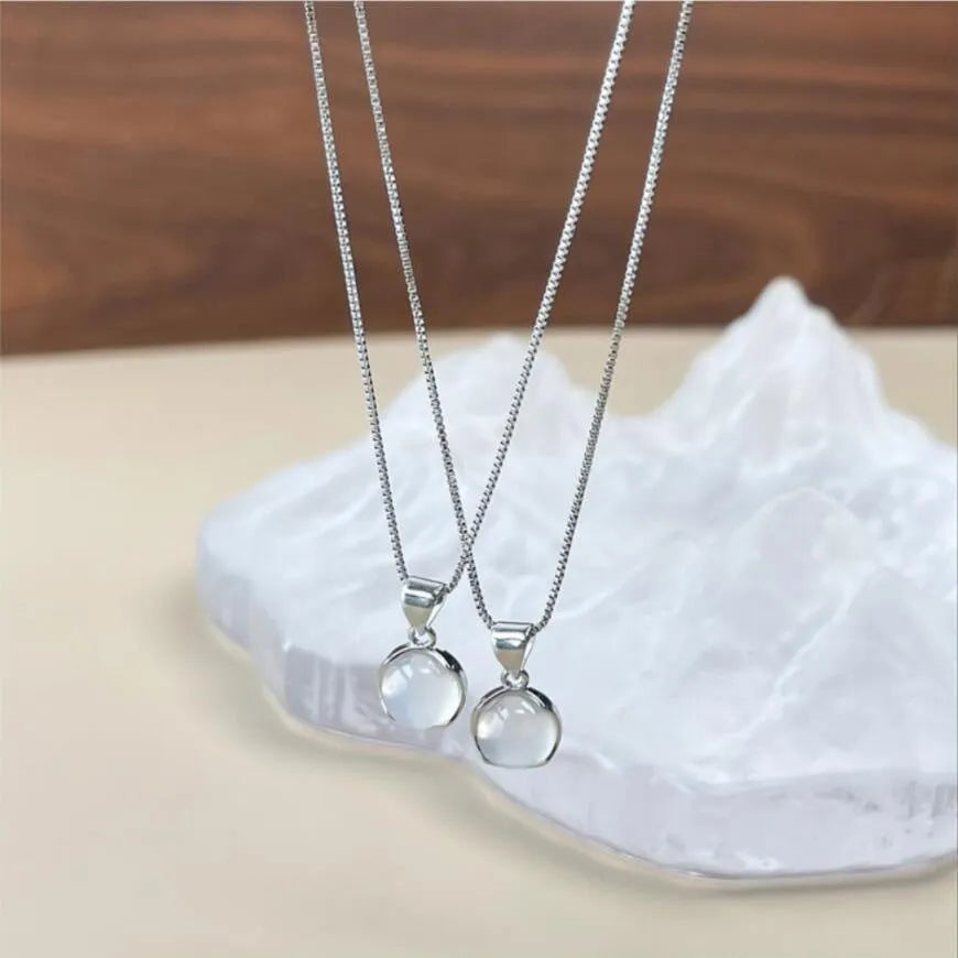 Women's Korean-style oval pendant necklace with artificial crystal on adjustable box chain