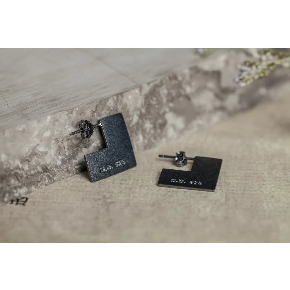 Oxidation black sterling silver geometric square earrings measuring 16mm with minimalist cold wind style