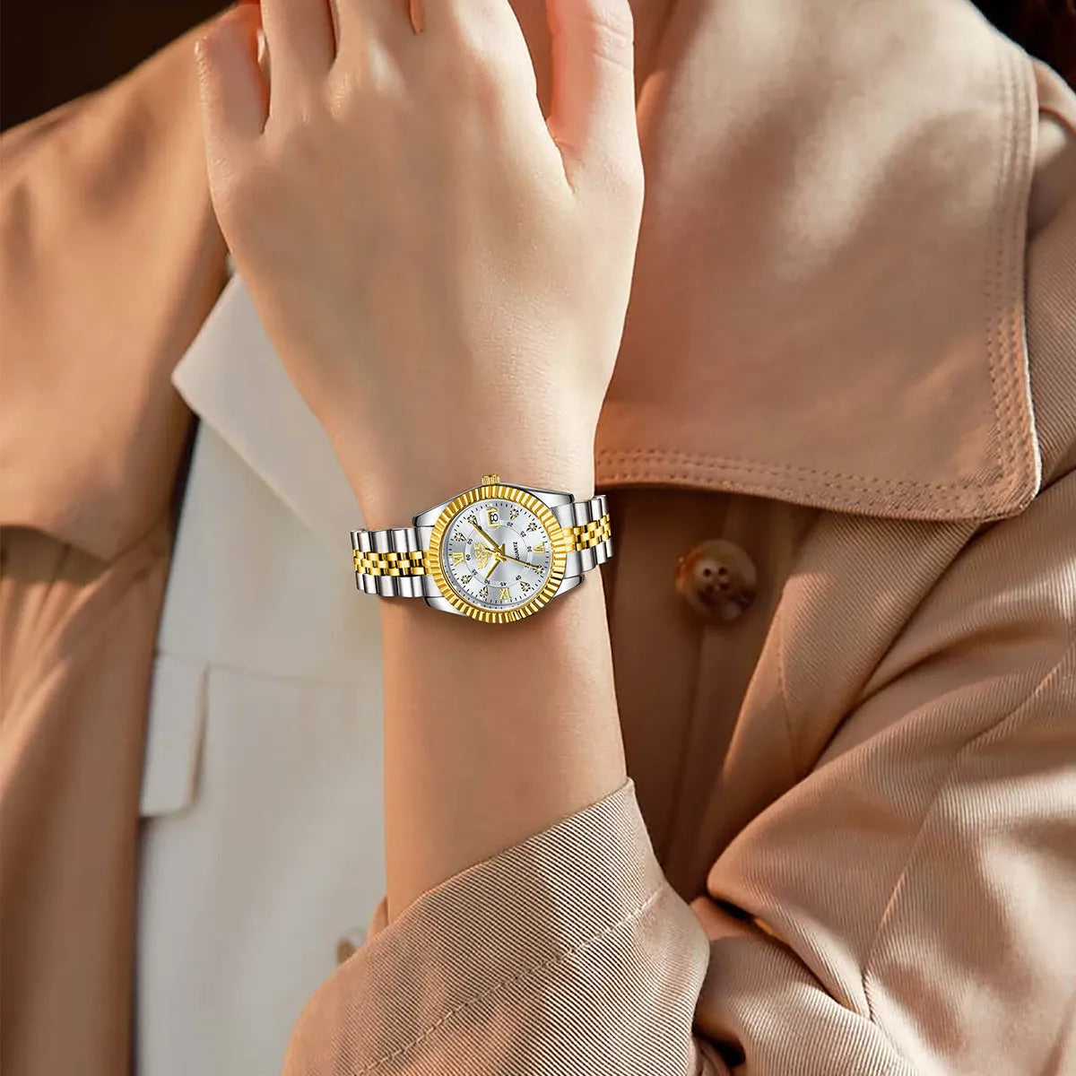 Women's waterproof quartz fashion watch with metallic case in gold or silver colour options