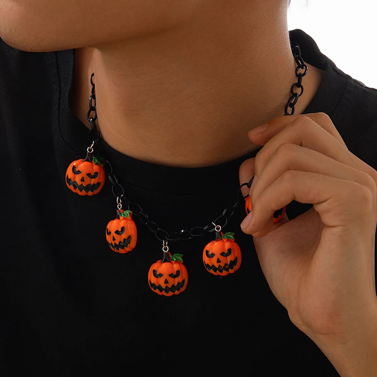 Halloween necklace with cartoon pumpkin acrylic pendant on plastic chain in mixed colour 06705
