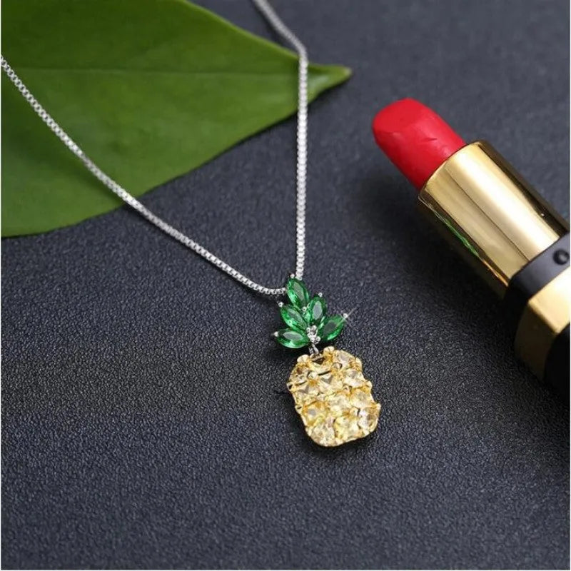 Women's geometric silver-plated necklace with pineapple and diamond motifs in Korean fashion style