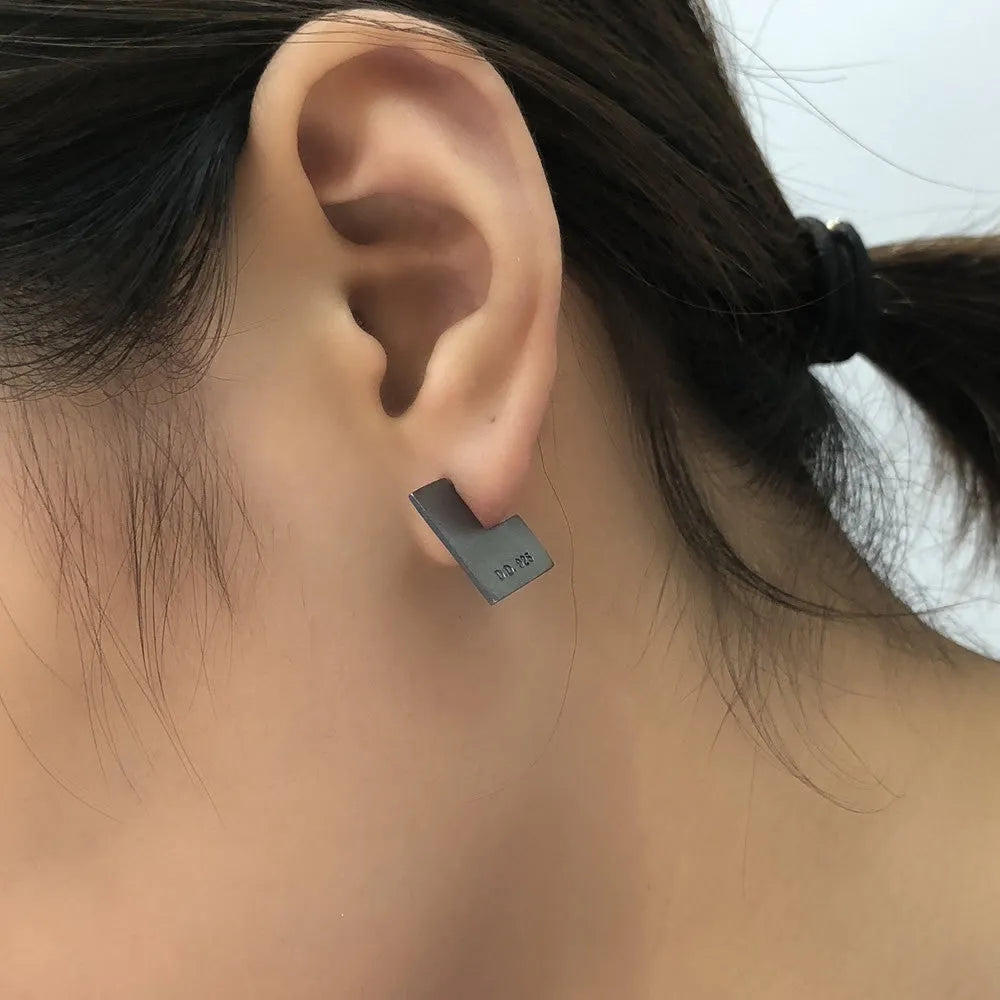 Oxidation black sterling silver geometric square earrings measuring 16mm with minimalist cold wind style