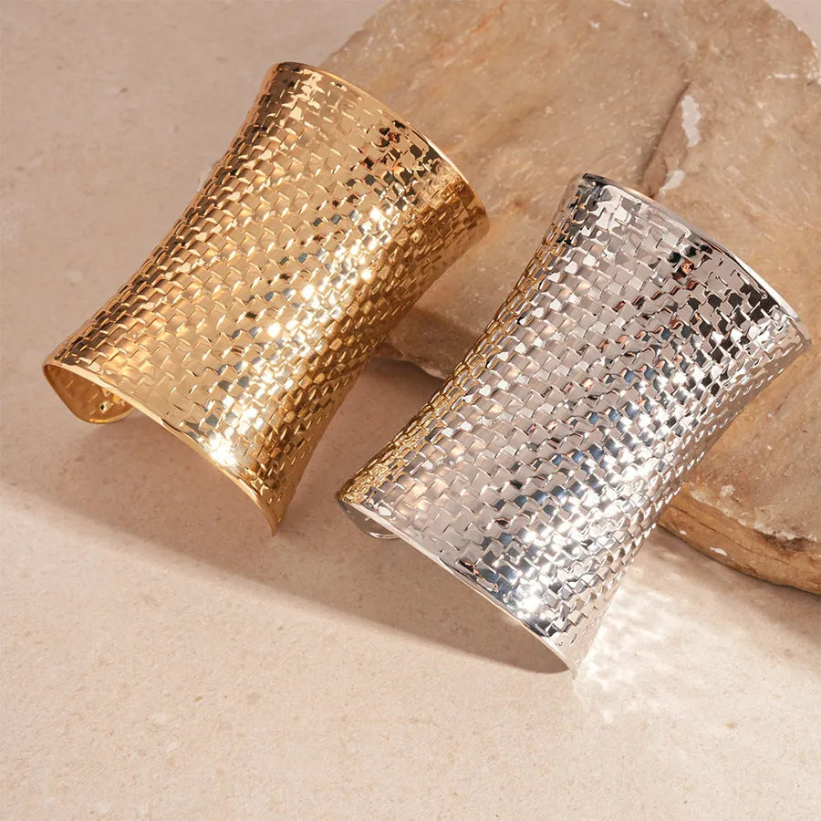 Women's vintage exaggerated round metal bracelet in gold finish with electroplated surface