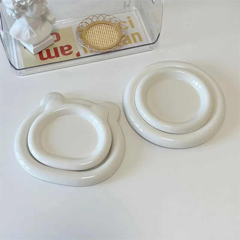 White porcelain plate with bear doodle design in round shape showing 15cm and 20cm size options