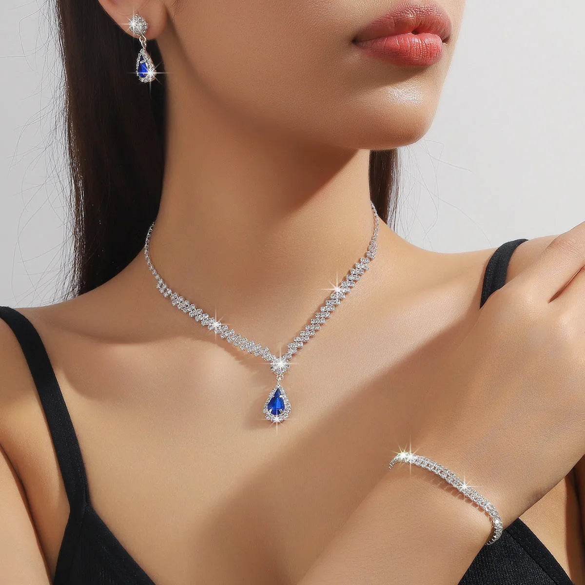 Claw chain rhinestone jewellery set with water drop shaped necklace and matching earrings in blue, green, pink, red, or white