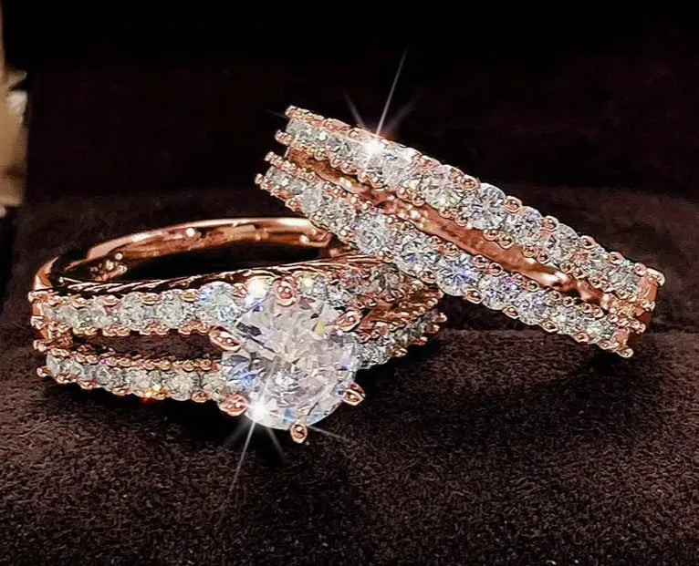 Women's geometric alloy ring set in silver, gold and rose gold with round decorative elements