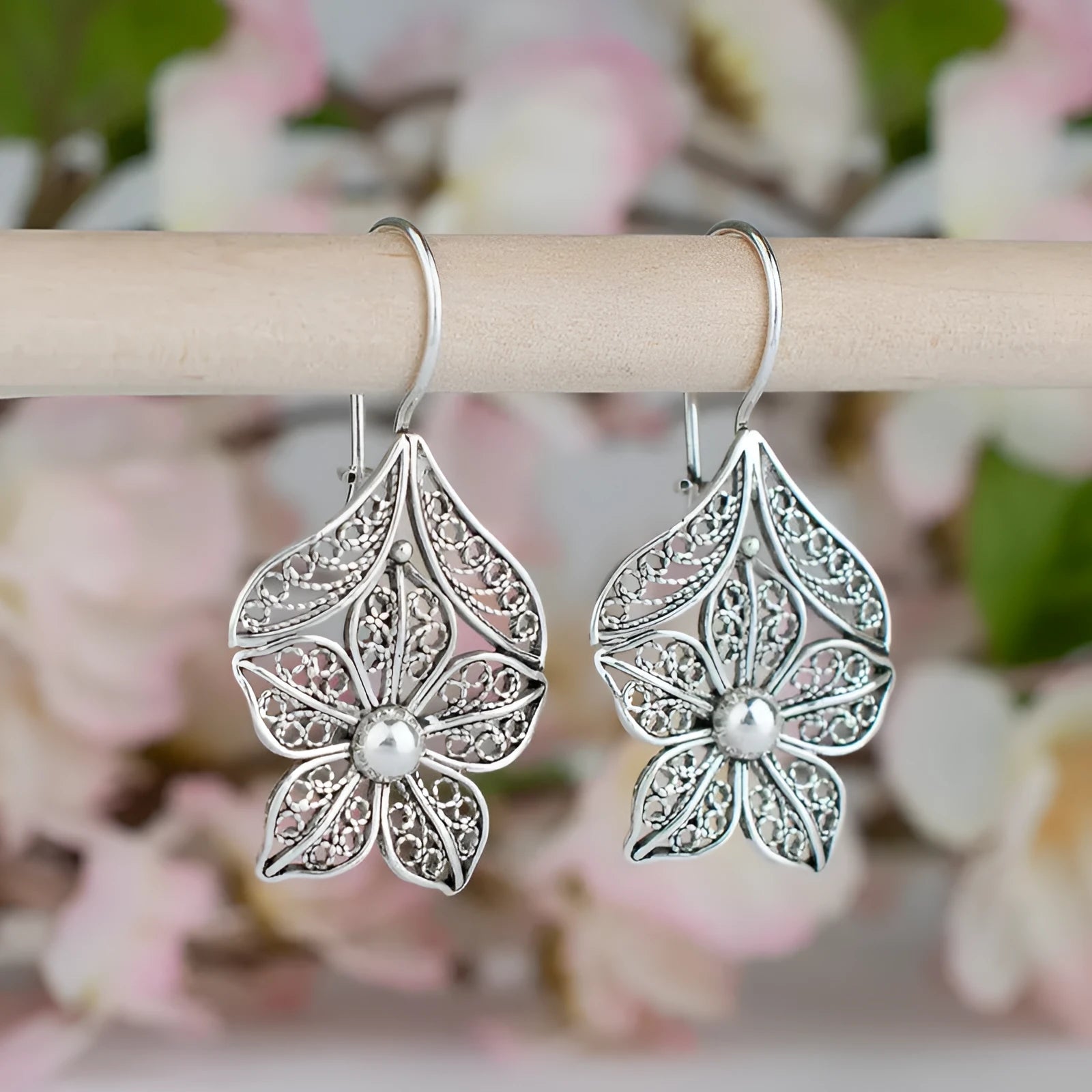 Silver alloy hollow flower and leaf-shaped earrings for women, retro simple design