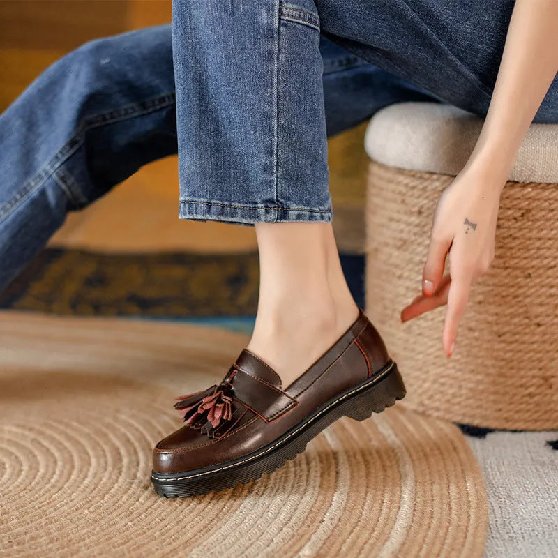 Tassel retro chunky heel loafers in cowhide, round toe, low heel, side view