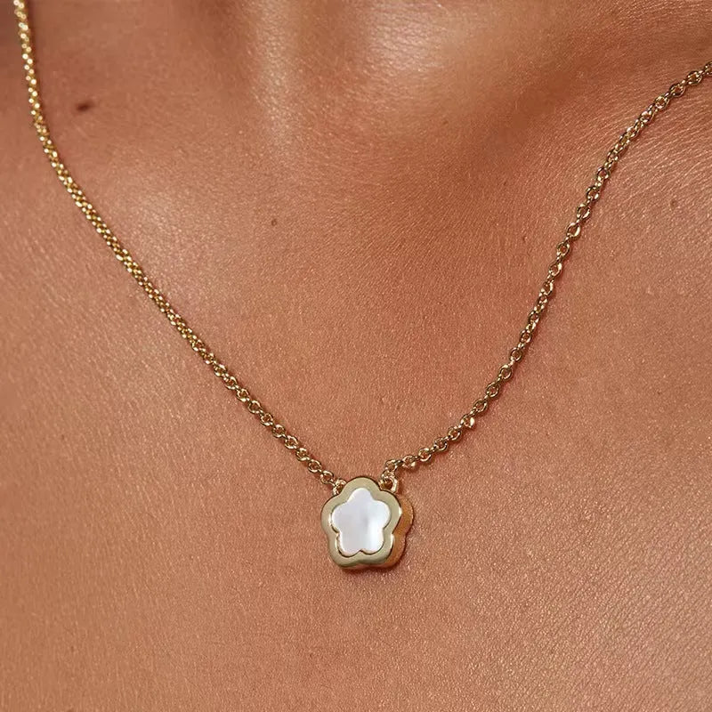 White mother shell flower necklace with copper chain in gold or silver finish
