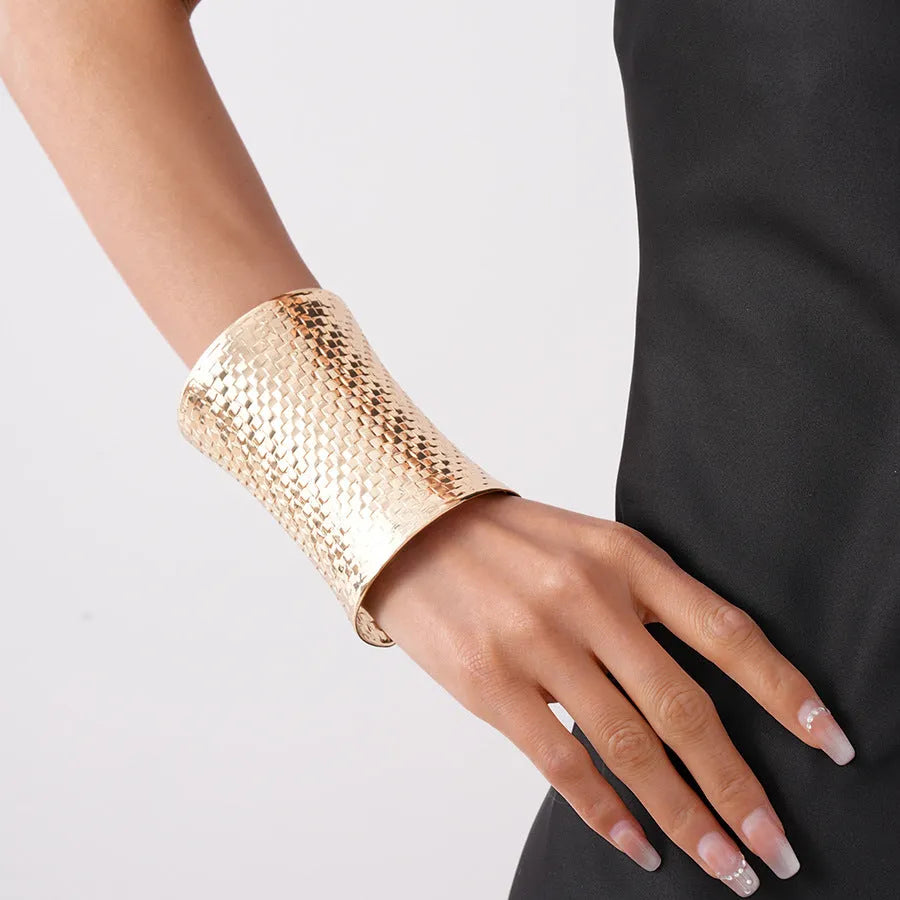 Women's vintage exaggerated round metal bracelet in gold finish with electroplated surface