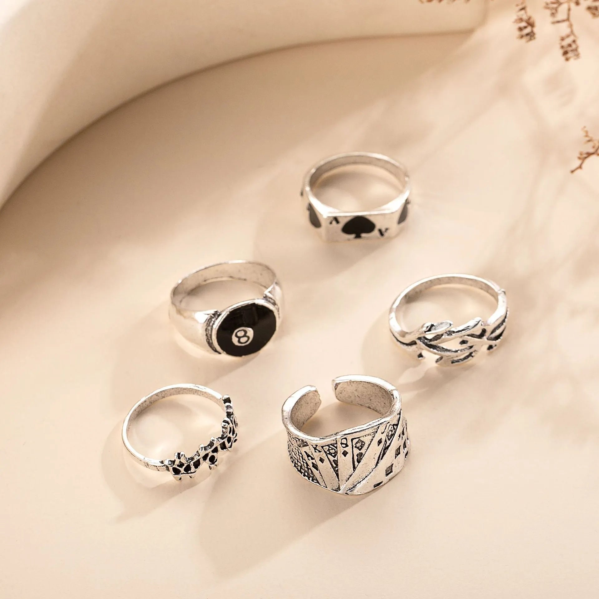 Black alloy poker ring featuring retro spade card design for female jewellery