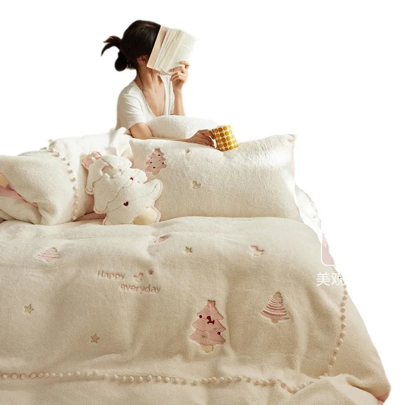 Milk fibre bedding set with printed Christmas tree pattern on quilt cover and pillowcases