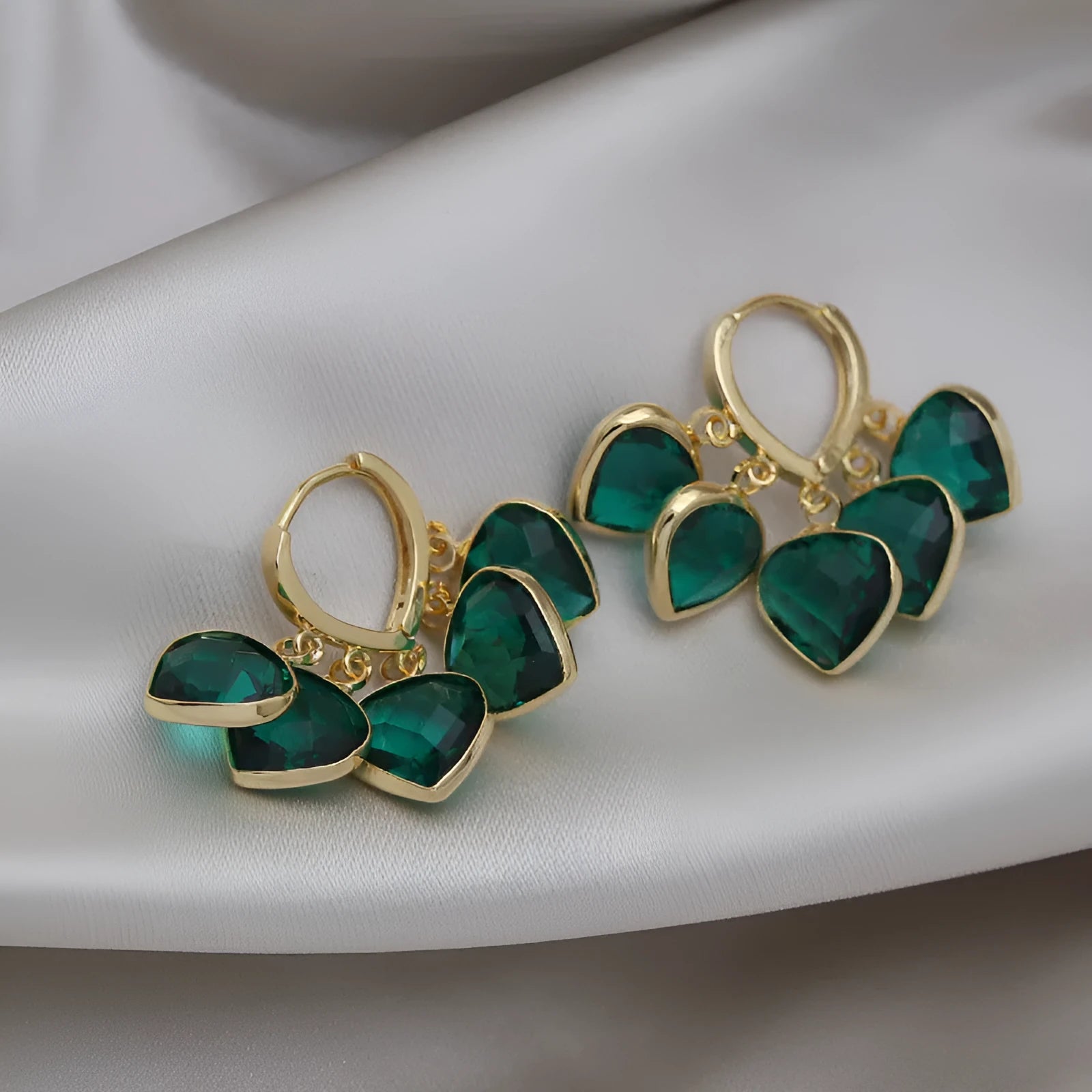 Green heart-shaped Korean style ear clip earrings with alloy gemstones and copper pendant