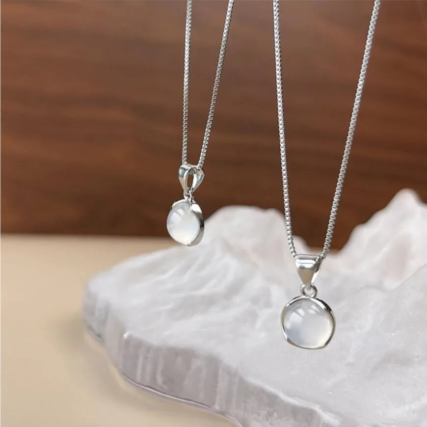 Women's Korean-style oval pendant necklace with artificial crystal on adjustable box chain
