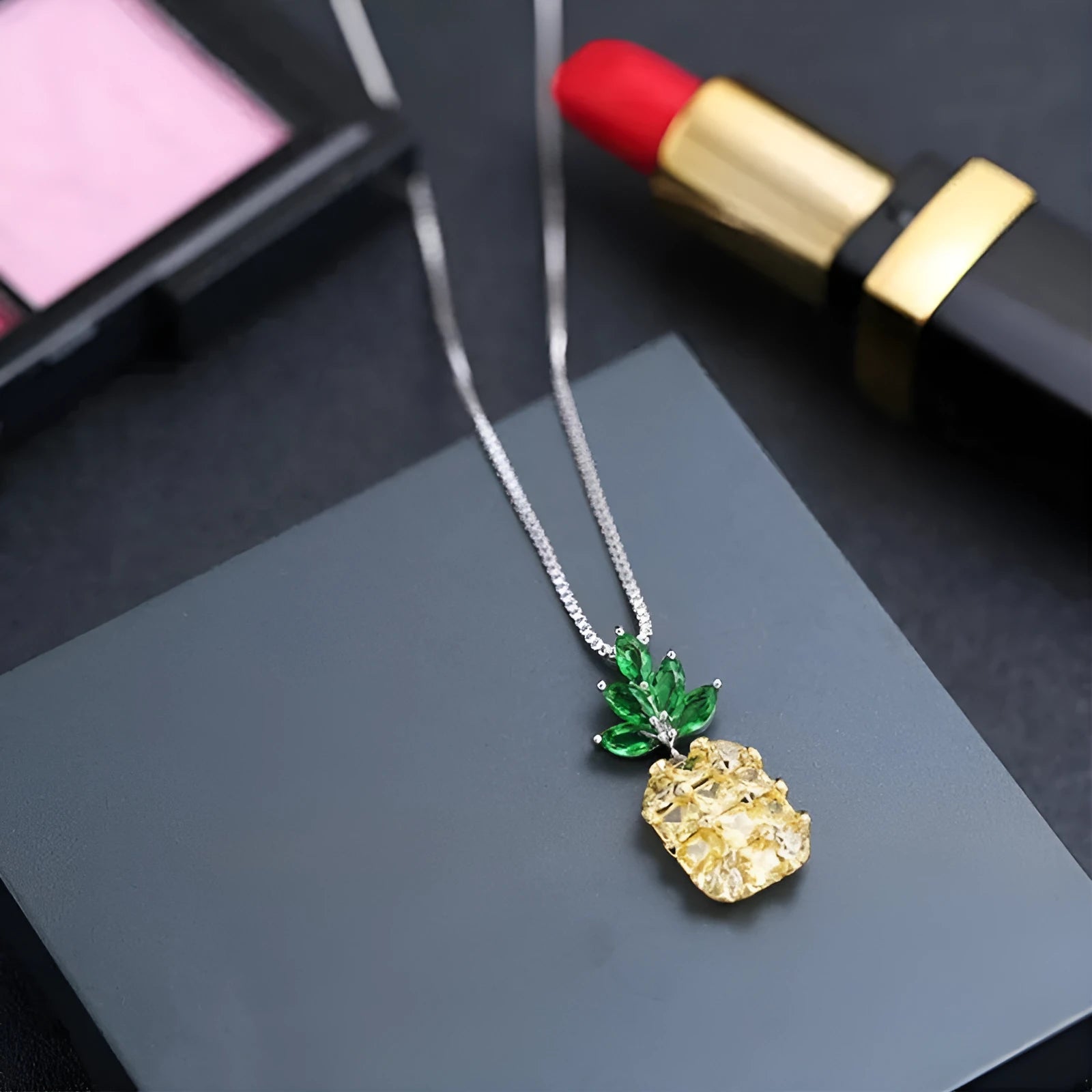 Women's geometric silver-plated necklace with pineapple and diamond motifs in Korean fashion style