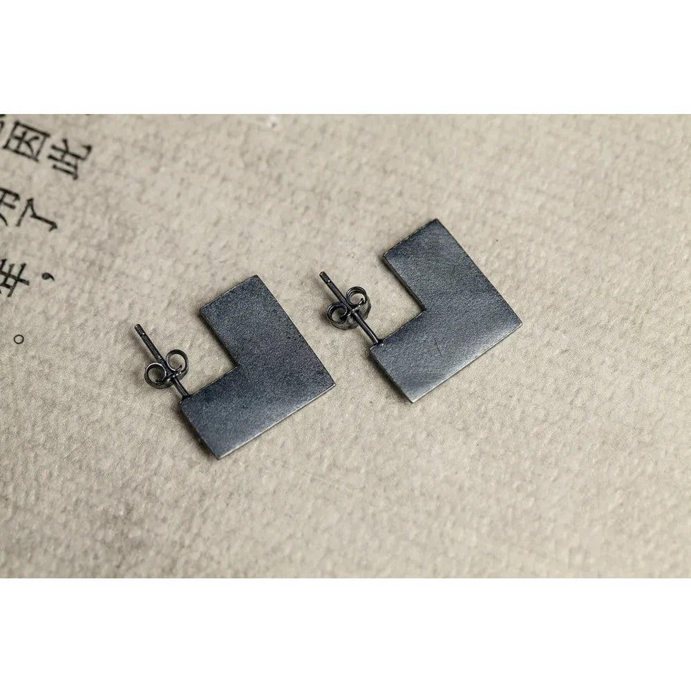 Oxidation black sterling silver geometric square earrings measuring 16mm with minimalist cold wind style