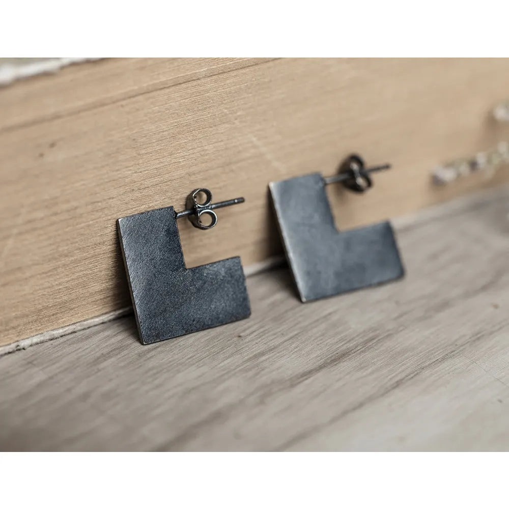 Oxidation black sterling silver geometric square earrings measuring 16mm with minimalist cold wind style