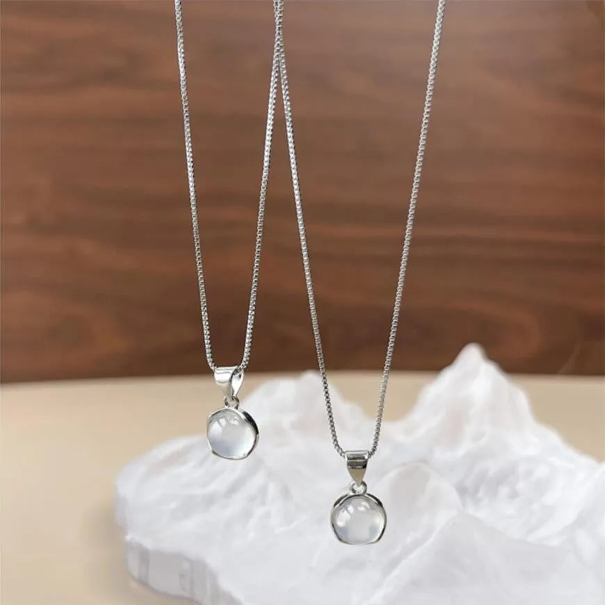 Women's Korean-style oval pendant necklace with artificial crystal on adjustable box chain