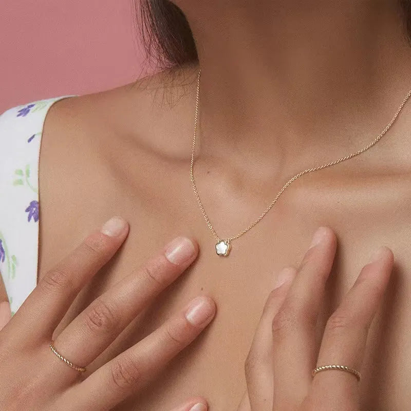White mother shell flower necklace with copper chain in gold or silver finish