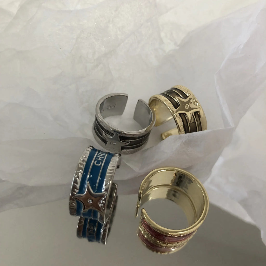 Women's geometric drop oil ring with adjustable sizing in retro distressed style