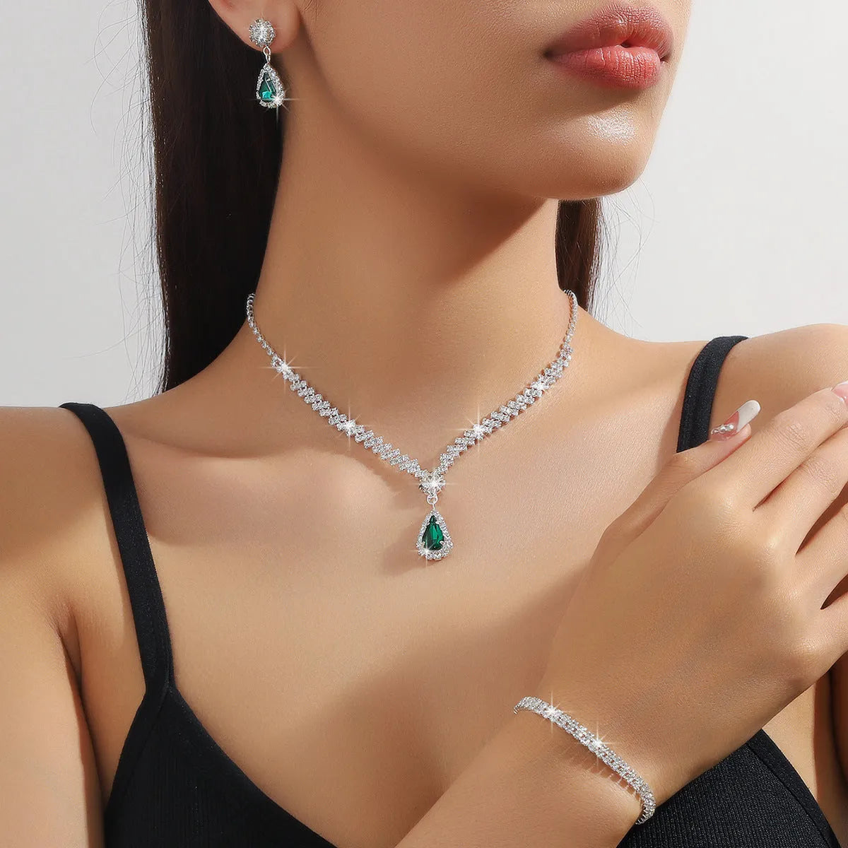 Claw chain rhinestone jewellery set with water drop shaped necklace and matching earrings in blue, green, pink, red, or white