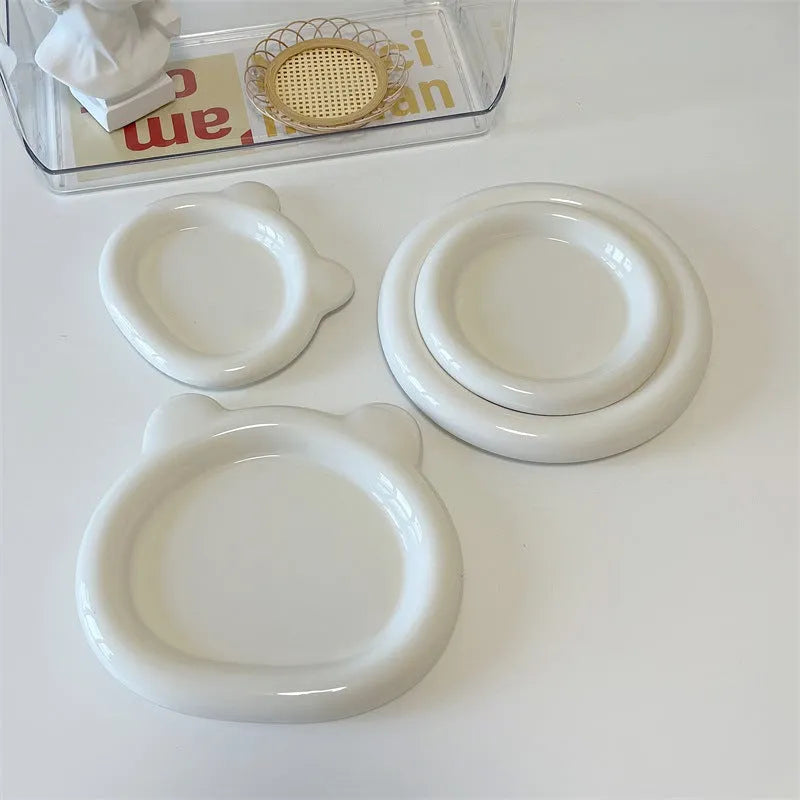 White porcelain plate with bear doodle design in round shape showing 15cm and 20cm size options