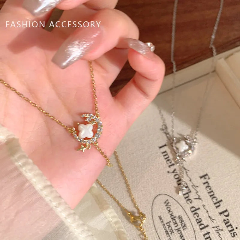 Women's star-shaped necklace with moon decoration on adjustable copper chain in gold finish