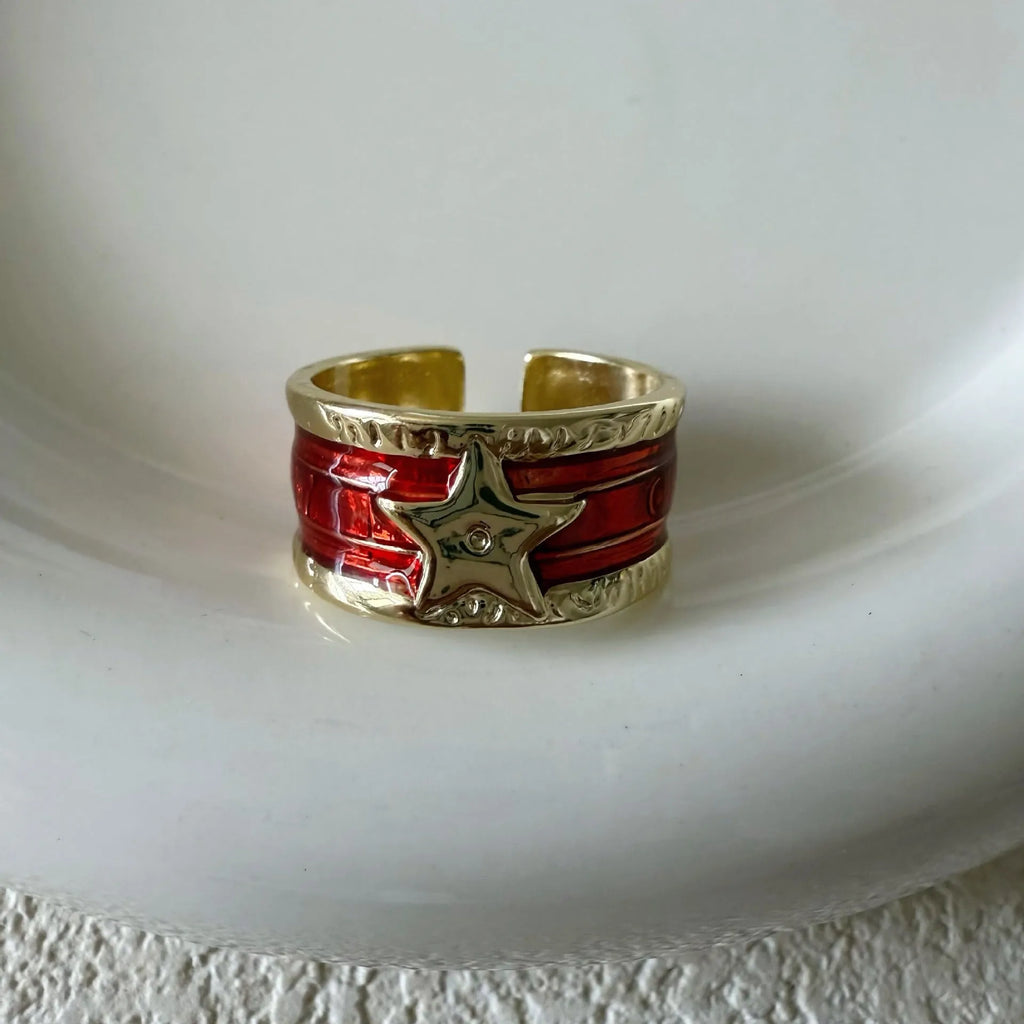 Women's geometric drop oil ring with adjustable sizing in retro distressed style