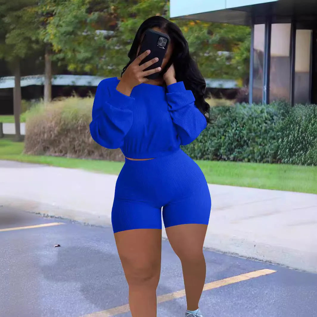 Women's off-shoulder two-piece summer outfit with long sleeves and matching shorts in solid colour