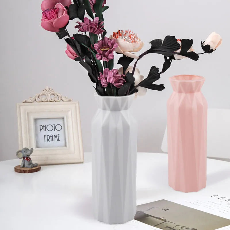 Melamine plastic vase in green colour with 7.2cm base diameter for floral arrangements
