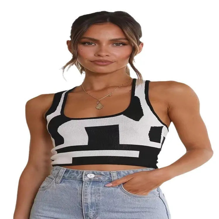 Women's slim fit U-collar camisole vest in a contrast colour for street fashion.