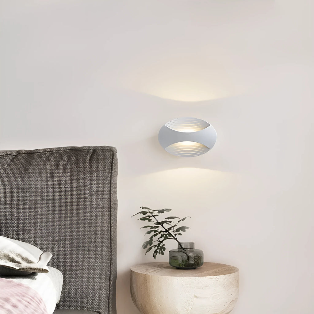 Modern minimalist aluminium wall lamp 10W LED with IP65 rating in Black finish