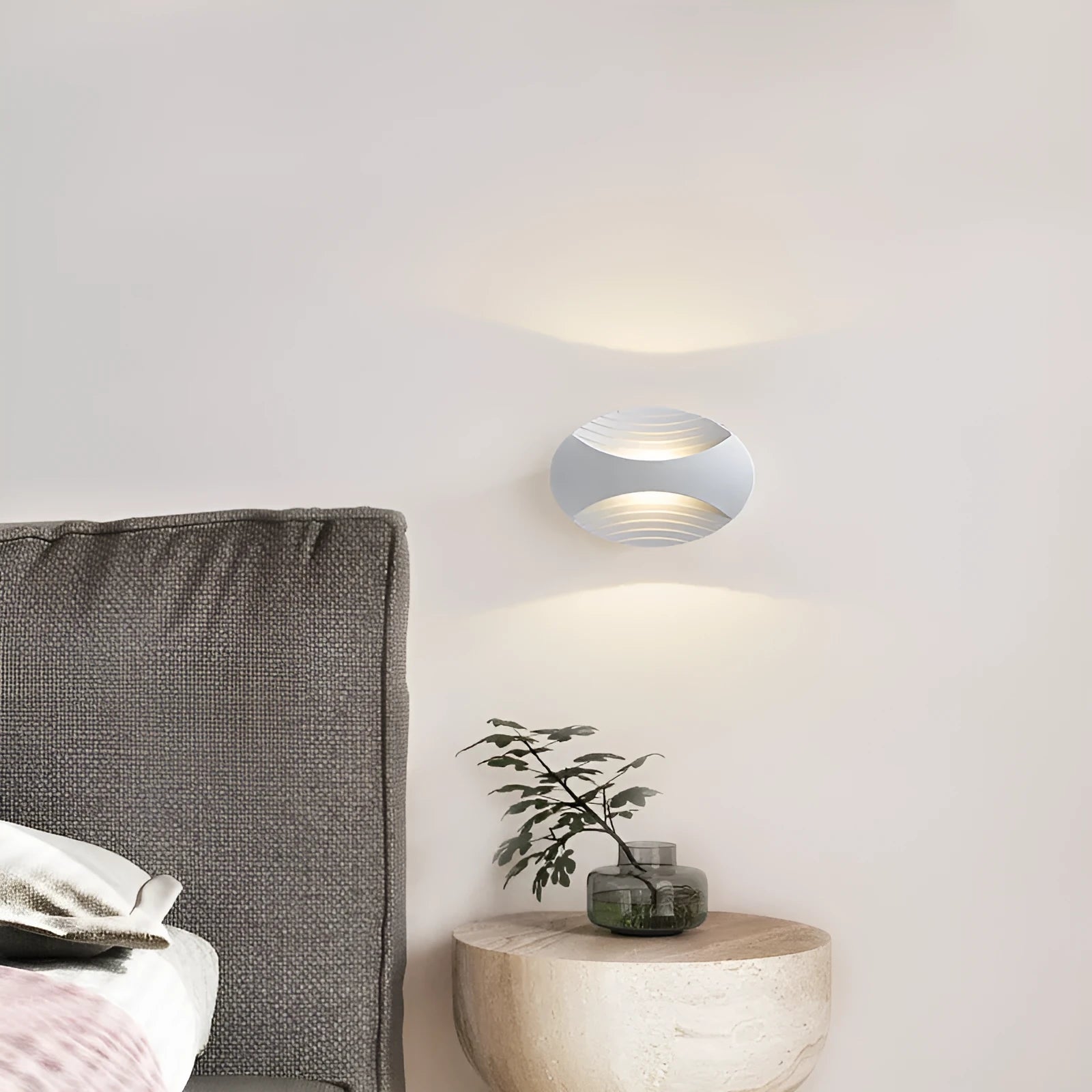 Modern minimalist aluminium wall lamp 10W LED with IP65 rating in Black finish