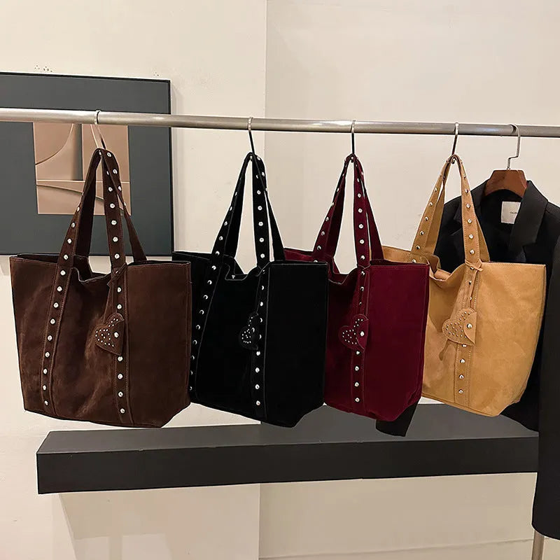 Design rivet hand-carrying tote bag in PU with sandwich pocket, black, 33x14x32cm, horizontal square shape