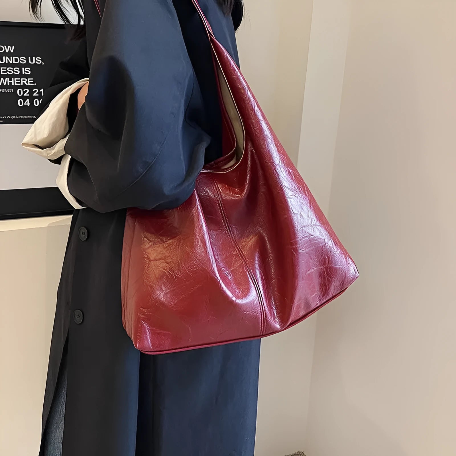 Women's casual soft leather shoulder bag in street trend style with sandwich pocket design