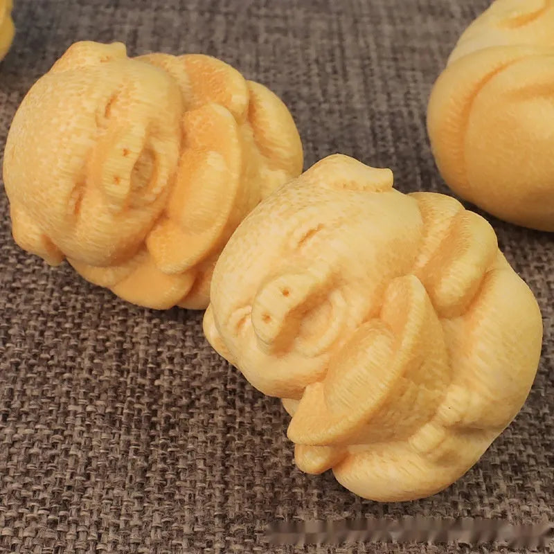 Fulu pig solid bamboo carving ornament 4cm height 3.5cm diameter ingot pigskin decorative gift