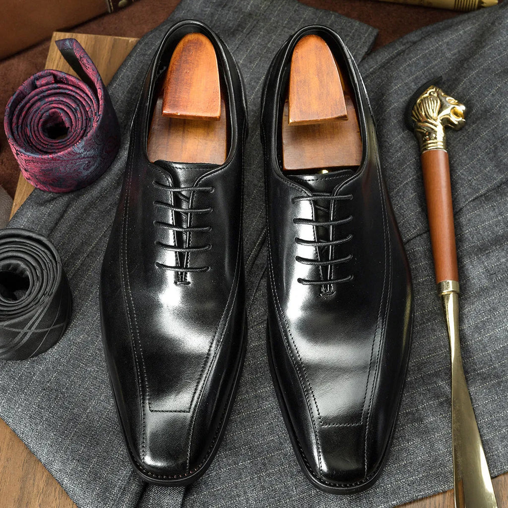 Men's casual Oxford leather shoes in black with leather toe cap and rubber sole
