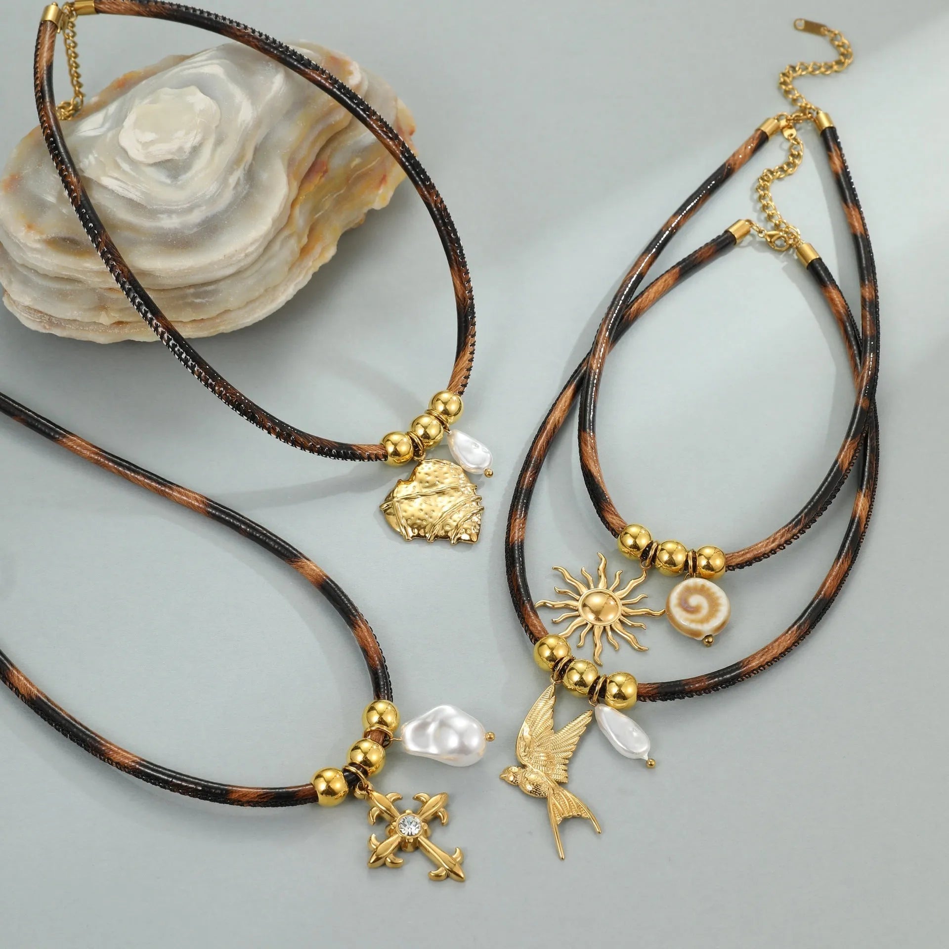 Women's stainless steel necklace with geometric leopard pendant on adjustable chain