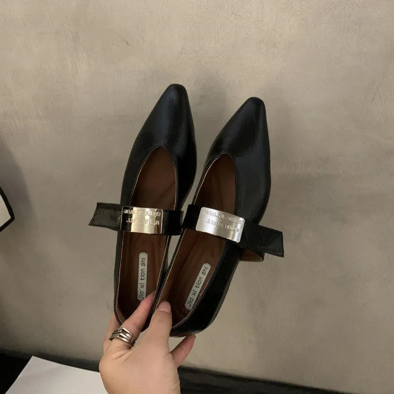 Women's pointed toe Mary Jane shoes in black with low heel and buckle fastening