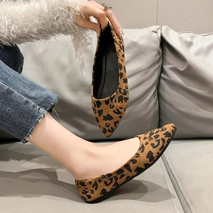 Women's flat pointed toe pumps in leopard print with low heel and cotton upper