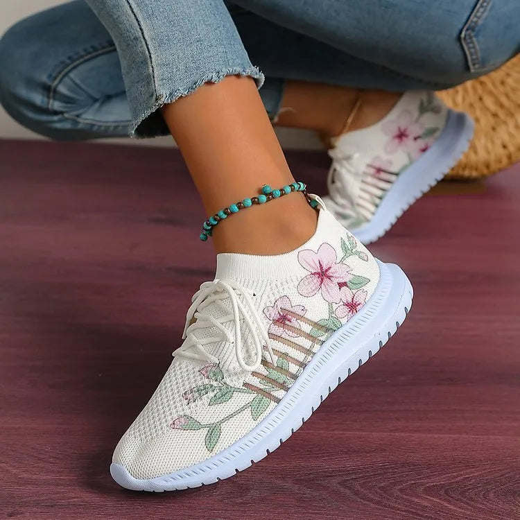 Women's breathable mesh flyknit running shoes, milky white, flat heel, round toe, rubber sole