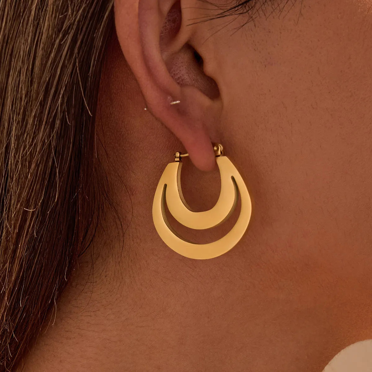 Geometric French earrings with circular ring design in gold-plated stainless steel for women's office jewellery