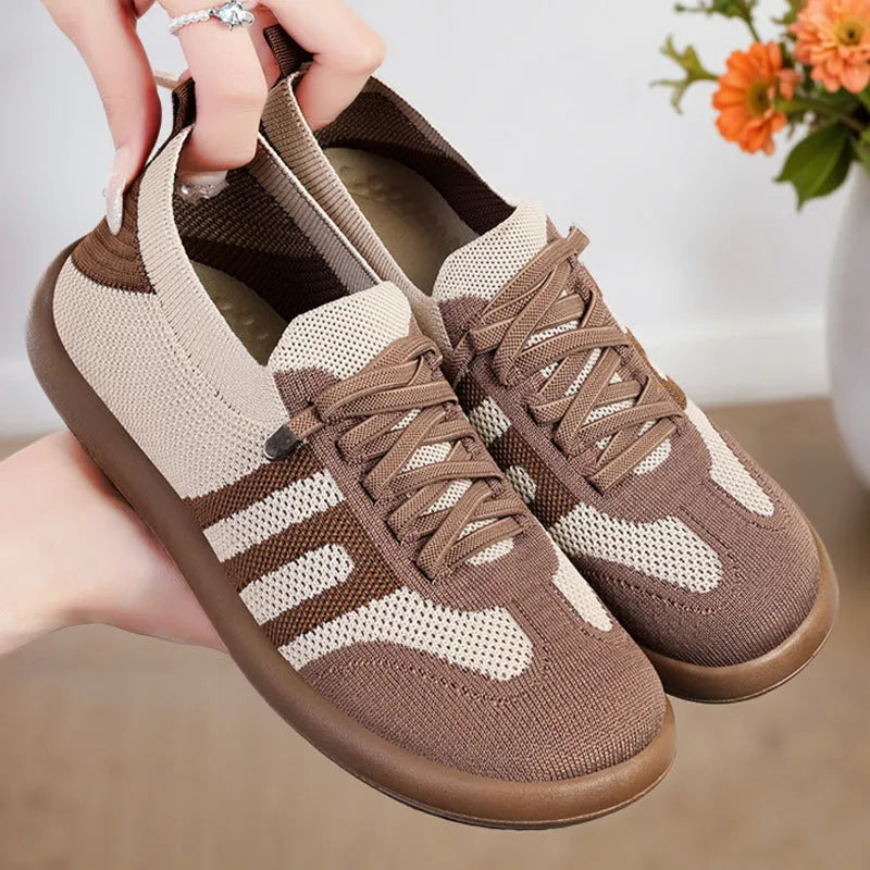 Summer retro German training shoes with Flyknit upper in black, low-top, flat heel PU sole