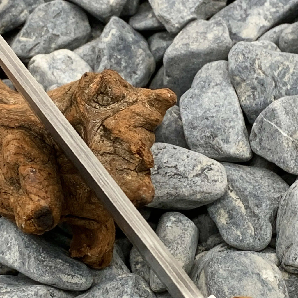 Outdoor camping forged Damascus pattern steel short knife with VG10 blade and Thuja wood handle, 18cm full length
