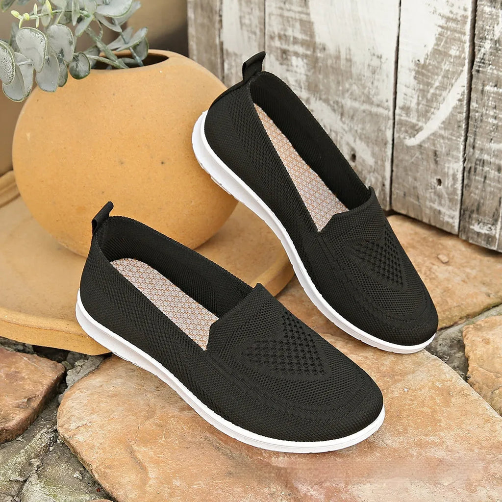 Women's plus size flat cloth shoes with heart pattern, shallow mouth, and mesh lining for spring summer casual wear