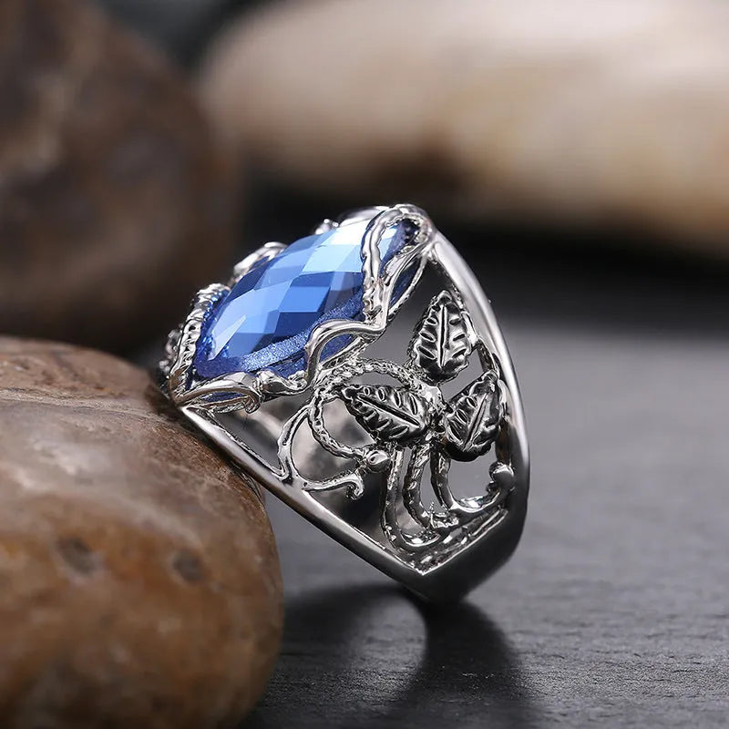 Women's alloy ring with horse eye-shaped blue crystal inlay in geometric style