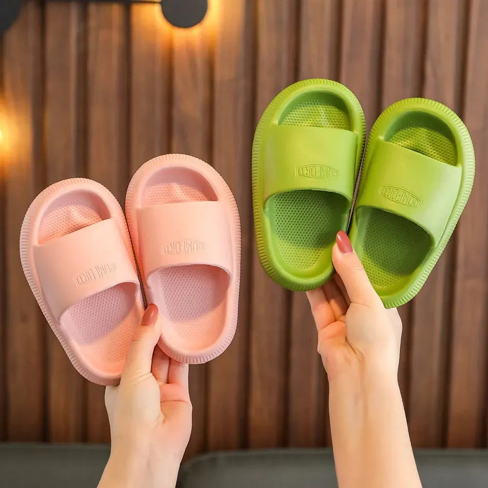 Children's injection-moulded EVA slippers in mixed colours with non-slip soles