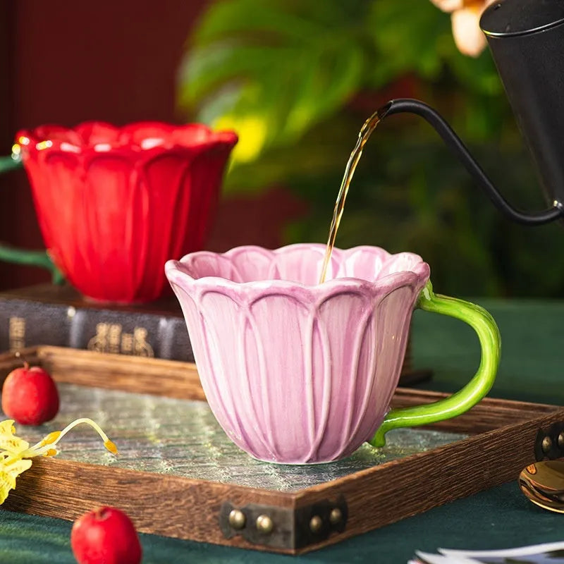 Ceramic breakfast cup with floral pattern, 500ml capacity, pastoral style design